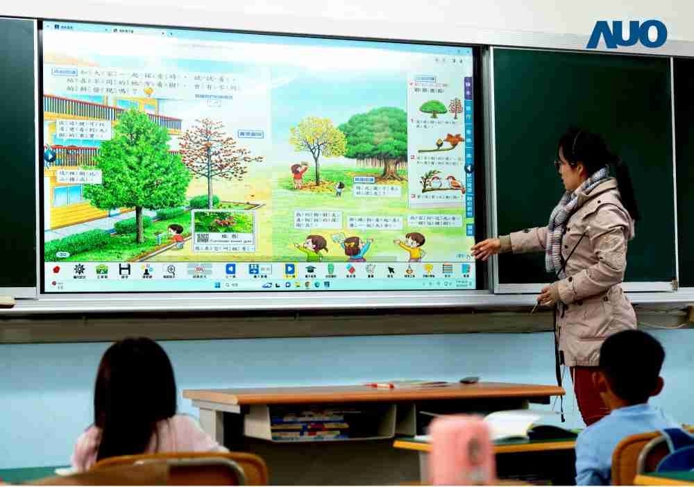 尊龙z6与达擎共同开发的〝远程设备管理系统〞，，透过流畅的多功能安装模式、、、、直觉设计的整合操作接口，，，，可同时管理多部设备，，，改善学校的设备管理痛点